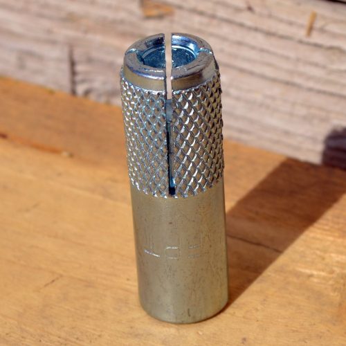 Zidna metalna tipla M12 - Deckman 